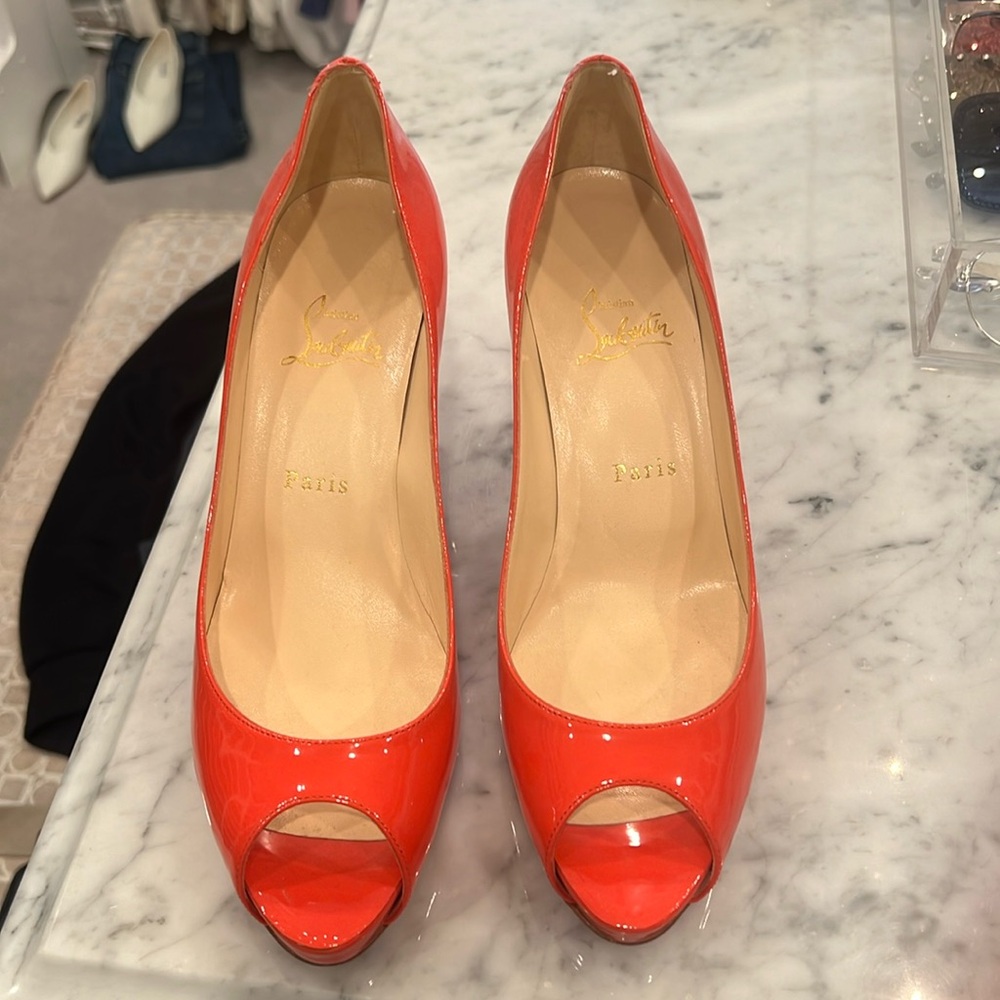 Gorgeous peep toe heels